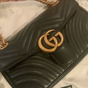 Gucci Marmont small in Black with gold GG hardware